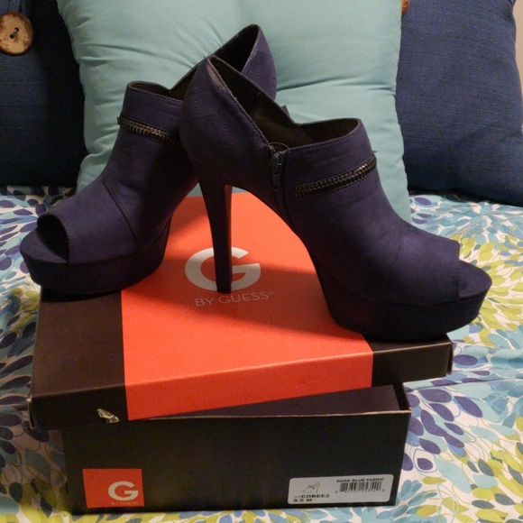 Shoes - Picture 6 of 8